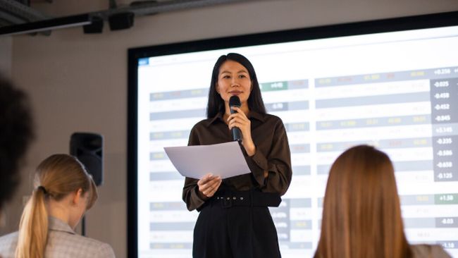 10 Tips Latihan Bicara di Depan Umum yang Efektif untuk Meningkatkan Percaya Diri