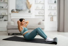 5 Olahraga Efektif Atasi Perut Buncit Bisa Dilakukan Sambil Rebahan