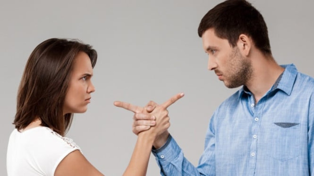 Kenapa Perempuan Sering Ungkit Kesalahan Lama Saat Bertengkar? Fakta Psikologinya Terungkap!