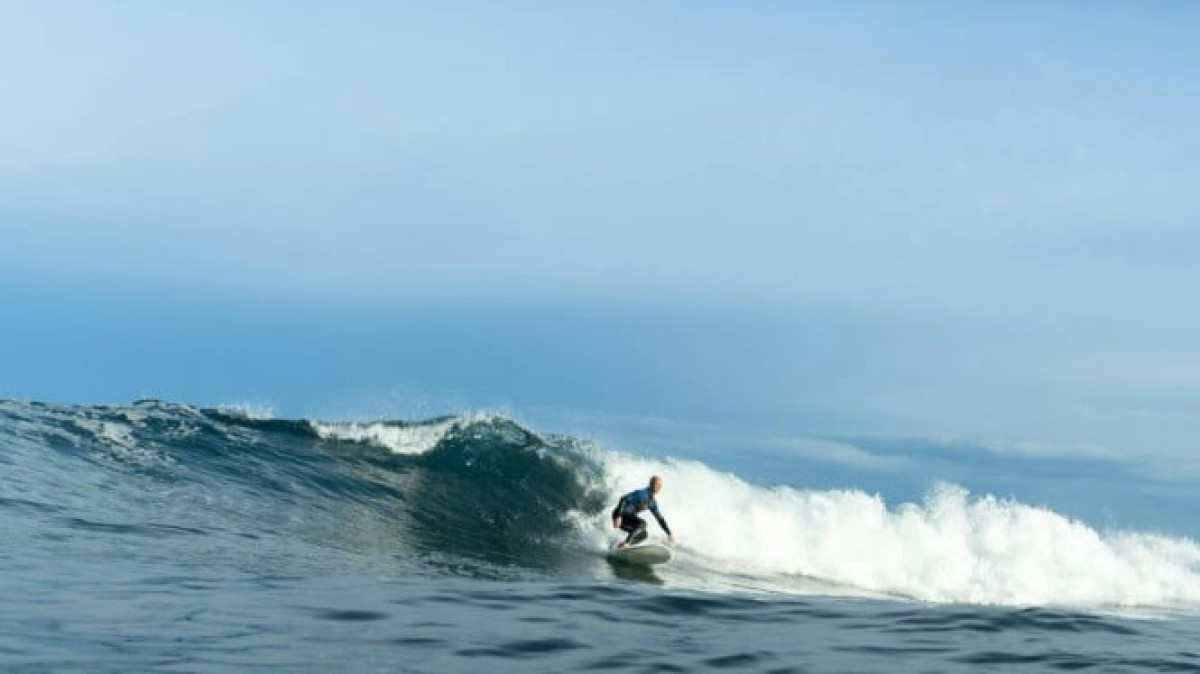 Menaklukkan Ombak Ekstrem: 5 Spot Surfing Terbaik di Indonesia untuk Para Peselancar Berani Menaklukkan Ombak Ekstrem: 5 Spot Surfing Terbaik di Indonesia untuk Para Peselancar Berani