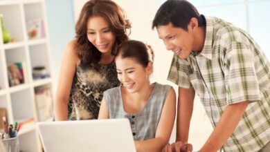 Menjadi Orang Tua di Era Digital: Tantangan dan Strategi Pengasuhan Modern