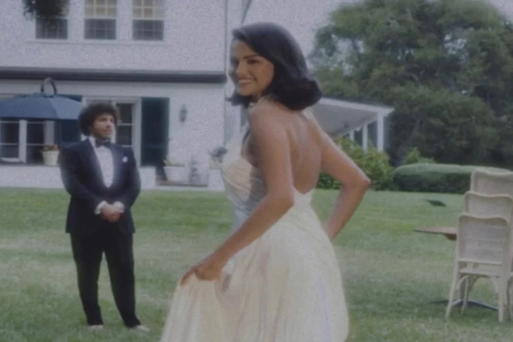 Selamat! Selena Gomez dan Benny Blanco Resmi Menikah, Intip Foto Pernikahan