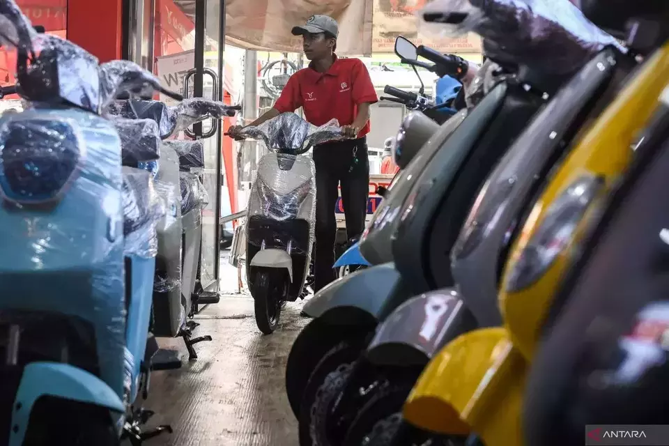 Siap-siap! Diskon Motor Listrik Rp 7 Juta Resmi Berlanjut Tahun Ini Siap-siap! Diskon Motor Listrik Rp 7 Juta Resmi Berlanjut Tahun Ini
