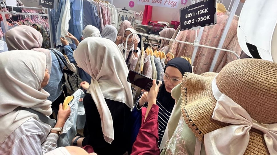 Tren Belanja Fashion 2025: Gen Z Tetap Loyal, Milenial Lebih Hemat dan Perhitungan Tren Belanja Fashion 2025: Gen Z Tetap Loyal, Milenial Lebih Hemat dan Perhitungan