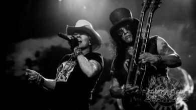 Axl Rose Bawa Bendera Palestina saat Konser Guns N' Roses di Bogota Kolombia