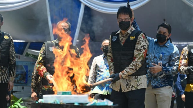 Perintahkan Dirjen Bea Cukai Buru Importir Ilegal, Purbaya: Enggak Boleh Lepas