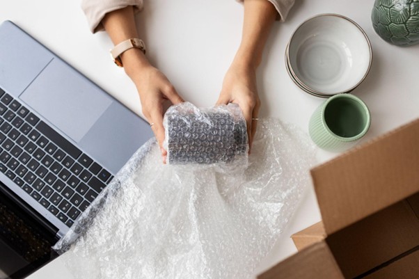 Tak Sekadar Bungkus, Ini 7 Manfaat Rahasia Bubble Wrap vs Double Tape
