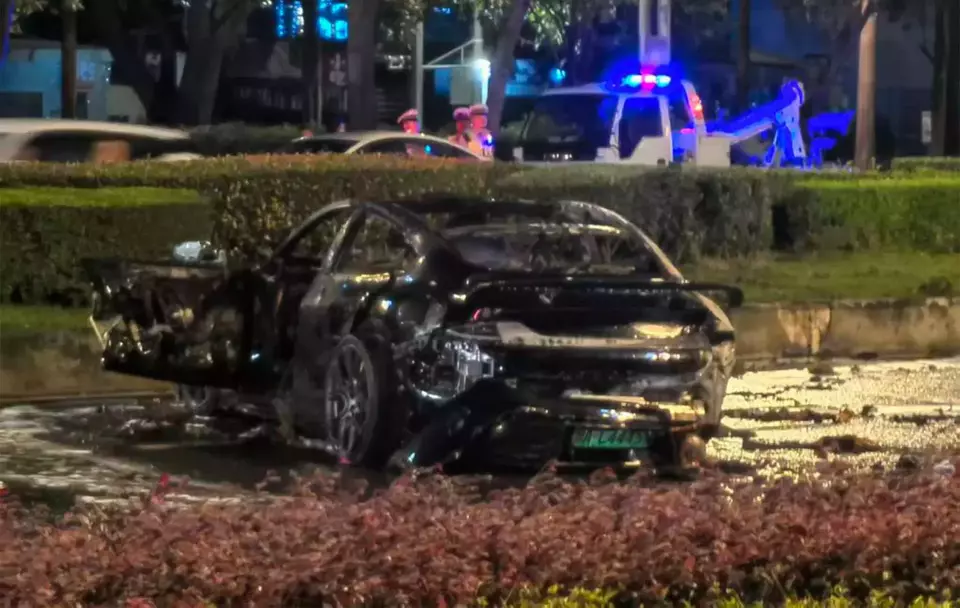 Tragedi Xiaomi SU7 Terbakar, Pengemudi Tewas: Sistem Keamanan Jadi Sorotan Publik Tragedi Xiaomi SU7 Terbakar, Pengemudi Tewas: Sistem Keamanan Jadi Sorotan Publik