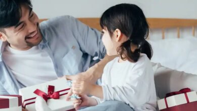 10 Ide Kado Penuh Makna untuk Ayah: Pilihan Hadiah Spesial yang Tak Terlupakan