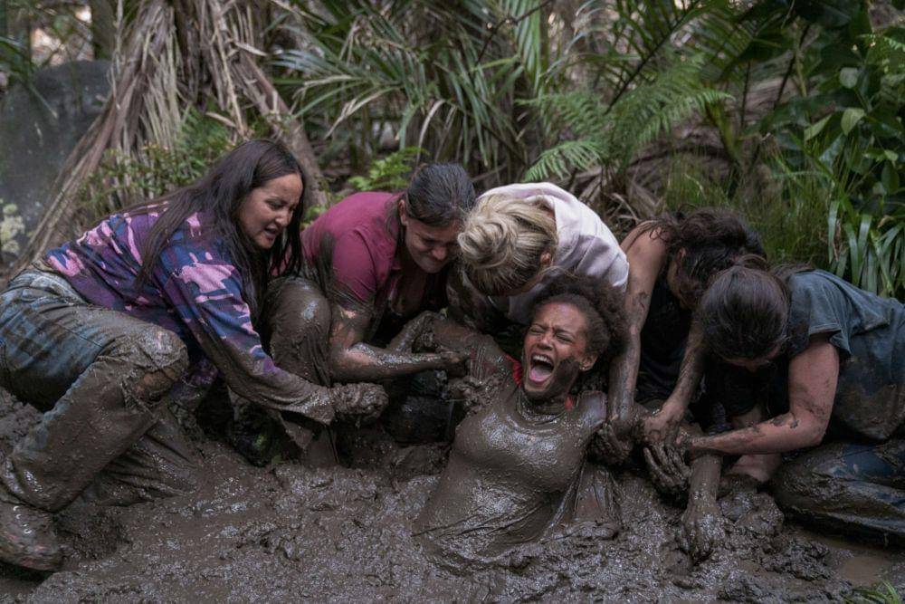 14 Film dan Serial TV Terbaik Bertema Bertahan Hidup di Alam Liar yang Wajib Ditonton