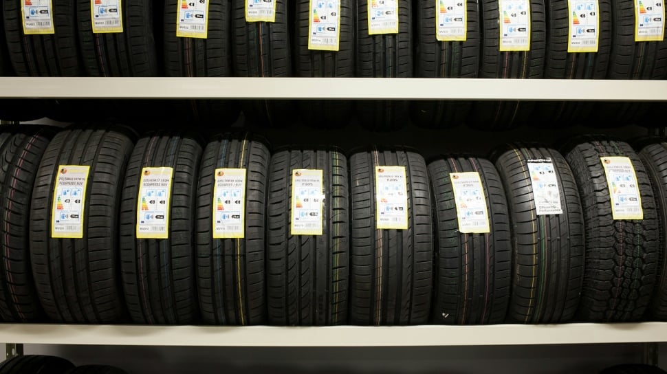 15 Merek Ban Mobil Terbaik 2025: Pilihan Sesuai Anggaran Karyawan hingga Pejabat