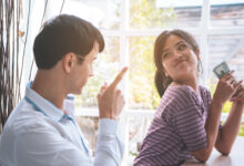 5 Cara Efektif Menolak Teman yang Ingin Pinjam Uang tanpa Merusak Hubungan