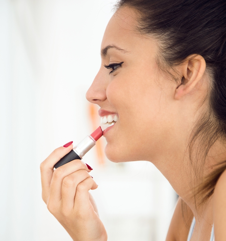 5 Lipstik Matte Warna Red Wine di Bawah Rp100 Ribu, Cantik & Tahan Lama! 5 Lipstik Matte Warna Red Wine di Bawah Rp100 Ribu, Cantik & Tahan Lama!