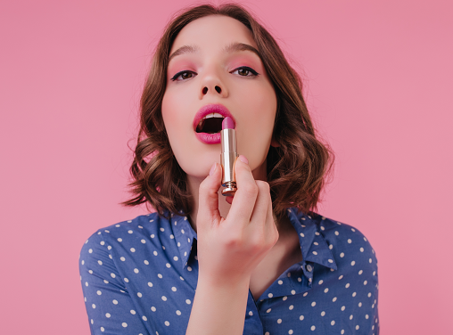 5 Rekomendasi Lipstik Lokal Terbaik untuk Bibir Kering Beserta Kisaran Harga Terbarunya
