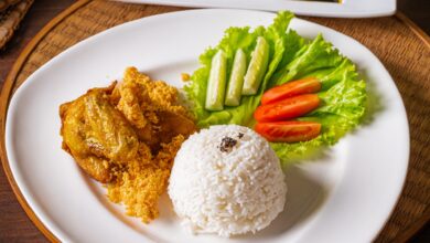 7 Jurus Jitu Hemat Makan Saat Traveling Agar Gak Cuma 'Numpang Lewat' di ATM