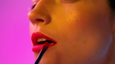 7 Rekomendasi Lipstik Melembapkan untuk Atasi Bibir Kering, Tahan Lama dan Nyaman Dipakai