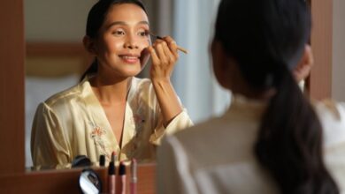 7 Tips Makeup untuk Usia 40 Tahun ke Atas agar Wajah Tetap Fresh, Elegan, dan Awet Muda