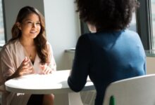 8 Jurus Simpel Membangun First Impression Maksimal saat Bertemu Orang Baru