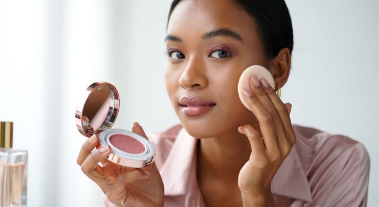 9 Rekomendasi Makeup Multifungsi agar Wajah Glowing Seharian, Praktis dan Antiribet