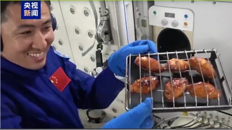 Astronot Cina Sukses Gelar Barbeque Pertama di Luar Angkasa, Seperti Apa Prosesnya?