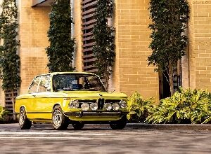 BMW Coupe Klasik Disulap Jadi Mobil Listrik Modern dengan Motor Tesla, Begini Prosesnya