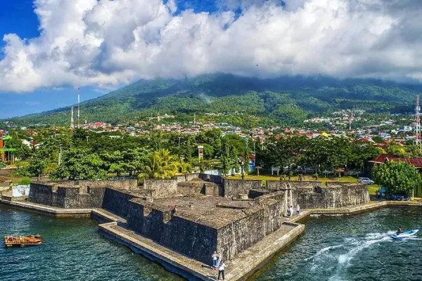 Benteng Kalamata Ternate: Jejak Sejarah Unik yang Kini Menjadi Spot Wisata Kekinian
