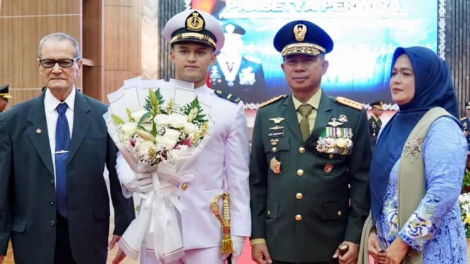 Bikin Bangga! Rizki Juniansyah Peraih Emas Olimpiade Resmi Jadi Letda TNI