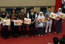 Duta UGM dan ITS Sabet Juara Side Fest Pimnas ke-38 di Unhas dengan Inovasi Terbaik