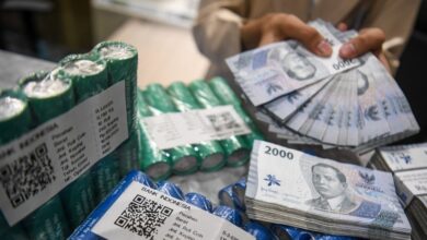 IMF Puji Perekonomian Indonesia, Rupiah Ditutup Menguat di Akhir Perdagangan Senin