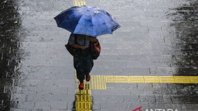 Jakarta Diguyur Hujan Siang dan Sore, Warga Diminta Siapkan Payung Jadi Antisipasi