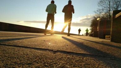 Jalan Kaki atau Lari: Mana yang Lebih Cepat Turunkan Berat Badan?