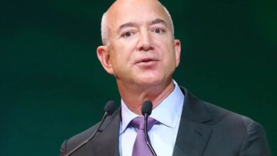 Jeff Bezos Salip Elon Musk di Misi Mars, Blue Origin Sukses Daratkan Roket New Glenn