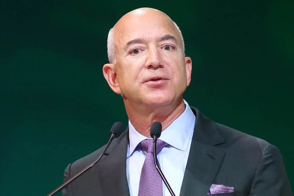 Jeff Bezos Salip Elon Musk di Misi Mars, Blue Origin Sukses Daratkan Roket New Glenn