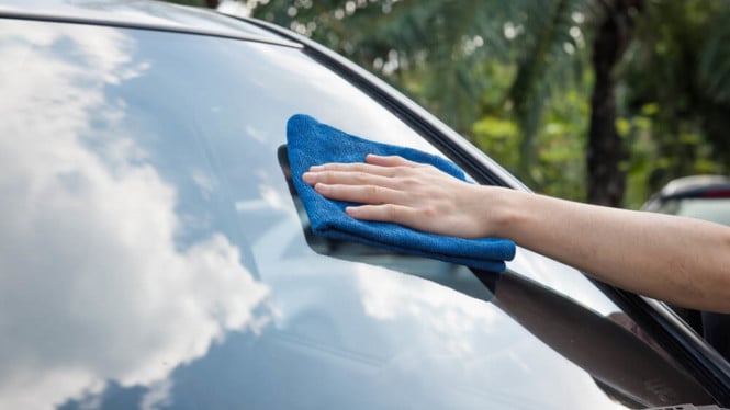 Kaca Mobil Bergelombang? Kenali Penyebab dan Cara Mengatasinya dengan Tepat!