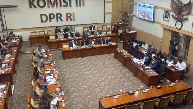 Komisi III DPR Bahas Panja Reformasi Institusi Bersama Polri, Kejagung, & MA