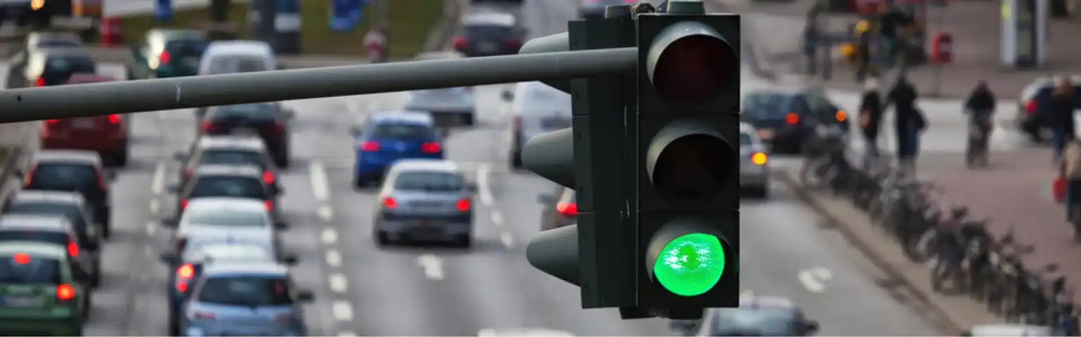 Lampu Merah Terlama di Indonesia: Daftar Lokasi, Durasi & Tips Aman Berkendara 2025