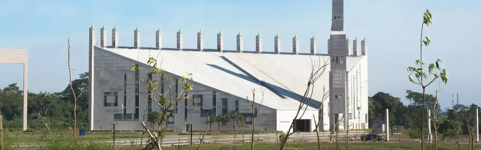 Masjid Rahmatan Lil Alamin UII: Lokasi Strategis, Fasilitas Lengkap & Cara Menuju Sini