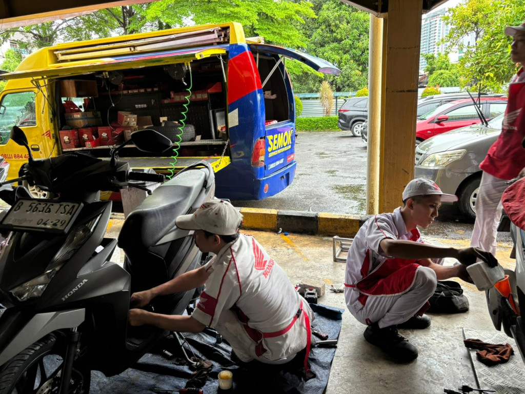 Medcom Rayakan HUT ke-8 dengan Servis Motor Gratis untuk Ojol dan Jurnalis Medcom Rayakan HUT ke-8 dengan Servis Motor Gratis untuk Ojol dan Jurnalis