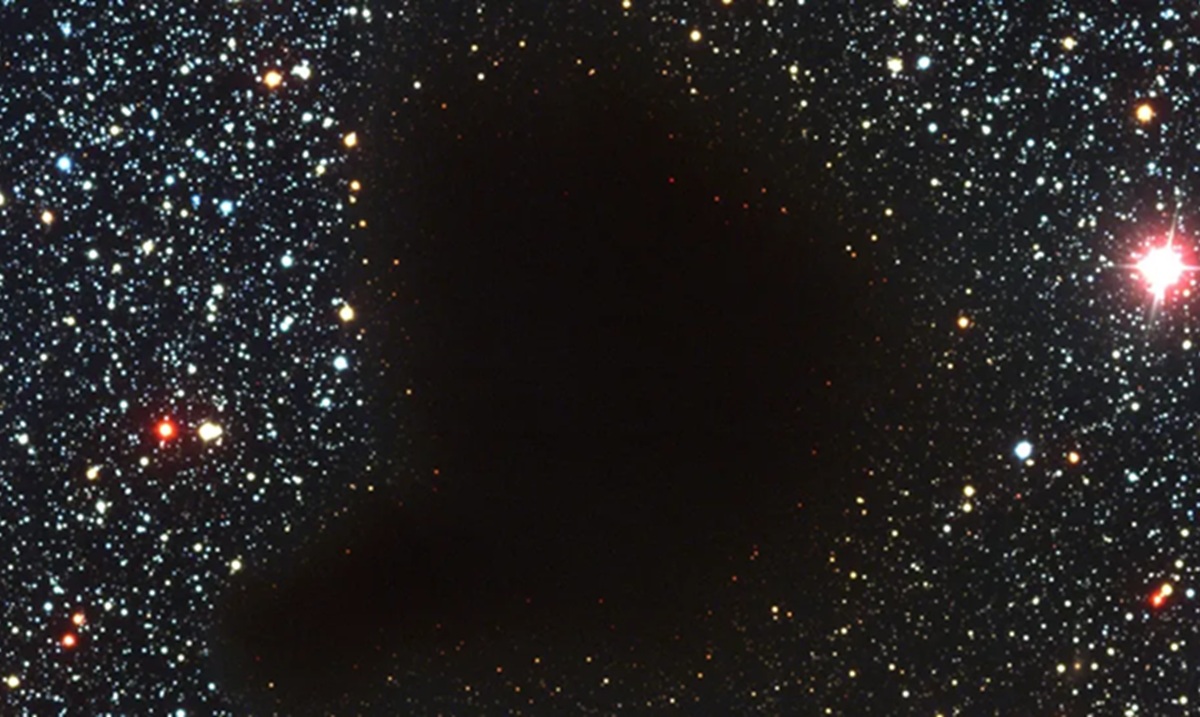 Mengapa Ruang Angkasa Tidak Sepenuhnya Gelap? Menelisik Tempat Paling Gelap di Alam Semesta