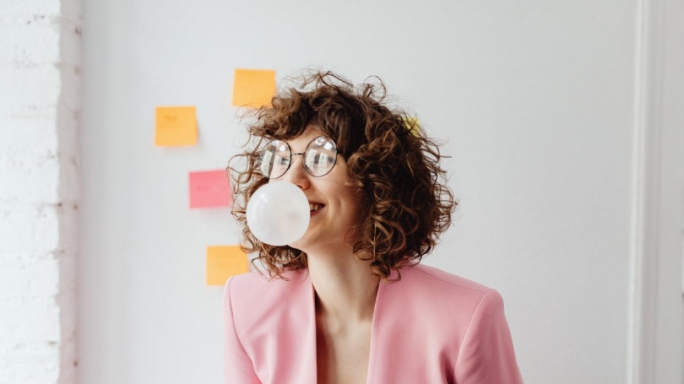 Mitos atau Fakta? Apa yang Terjadi Saat Kamu Menelan Permen Karet, Penjelasan Medis Lengkap