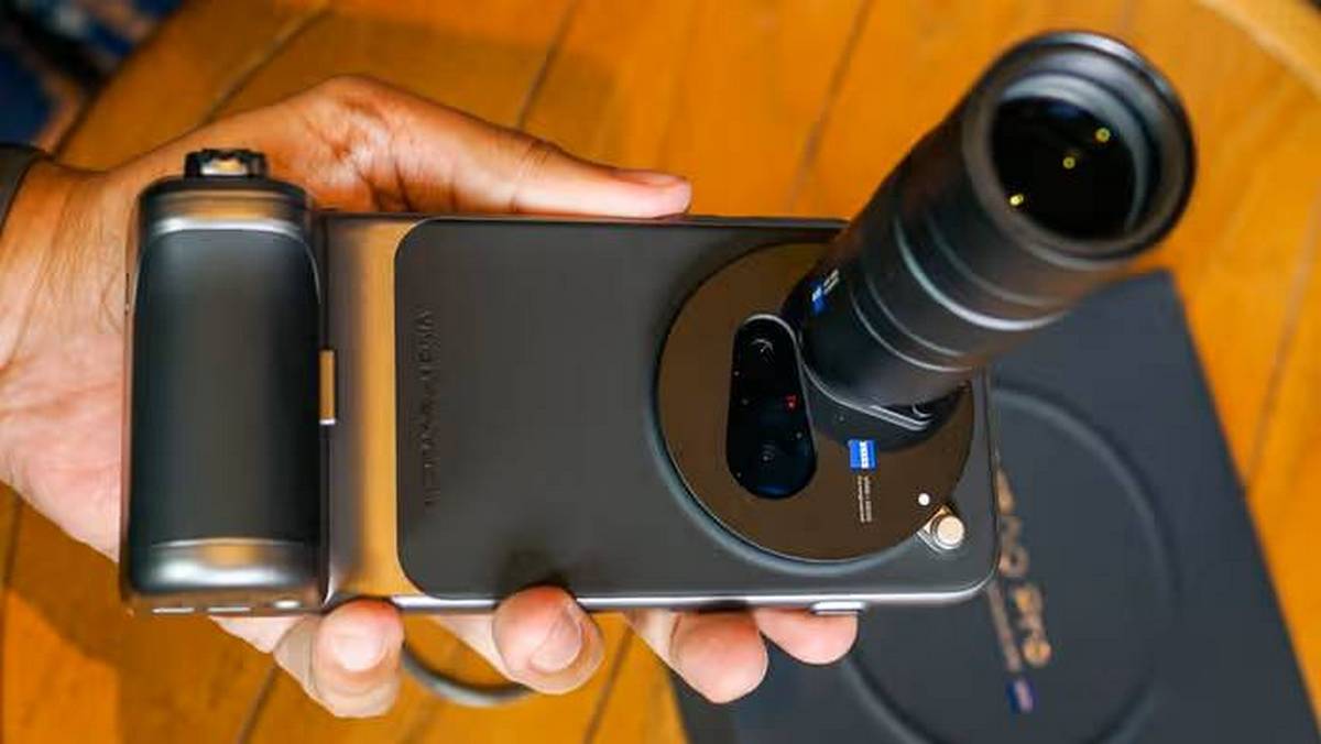 Paket Aksesori Lensa Zeiss dan Handgrip Vivo X300 Pro Jadi Andalan Baru Pecinta Fotografi