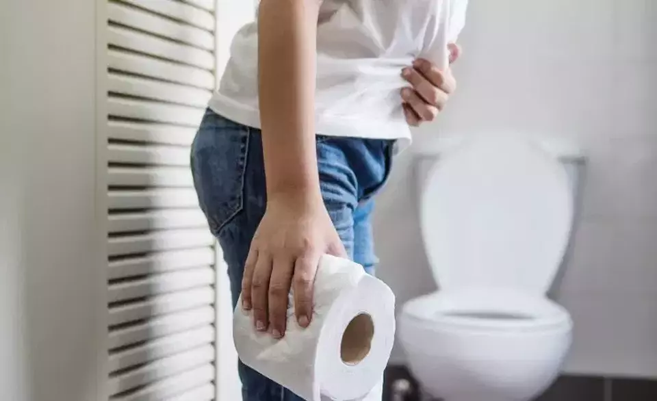 Pria Meninggal Akibat Usus Tersumbat Tinja 9 Kg, Waspadai Gejalanya