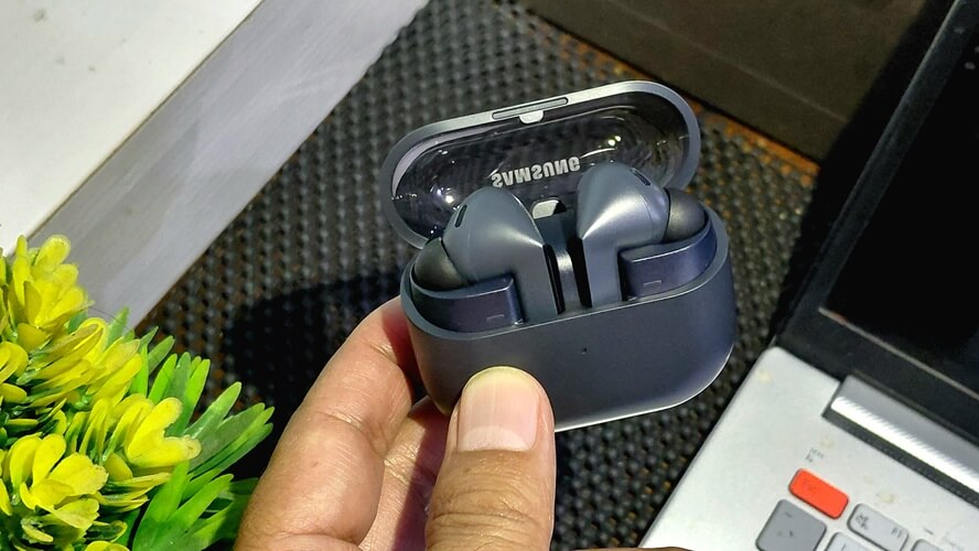 Review Samsung Galaxy Buds 3 FE: TWS Premium Fitur Lengkap dengan Harga Lebih Terjangkau Review Samsung Galaxy Buds 3 FE: TWS Premium Fitur Lengkap dengan Harga Lebih Terjangkau