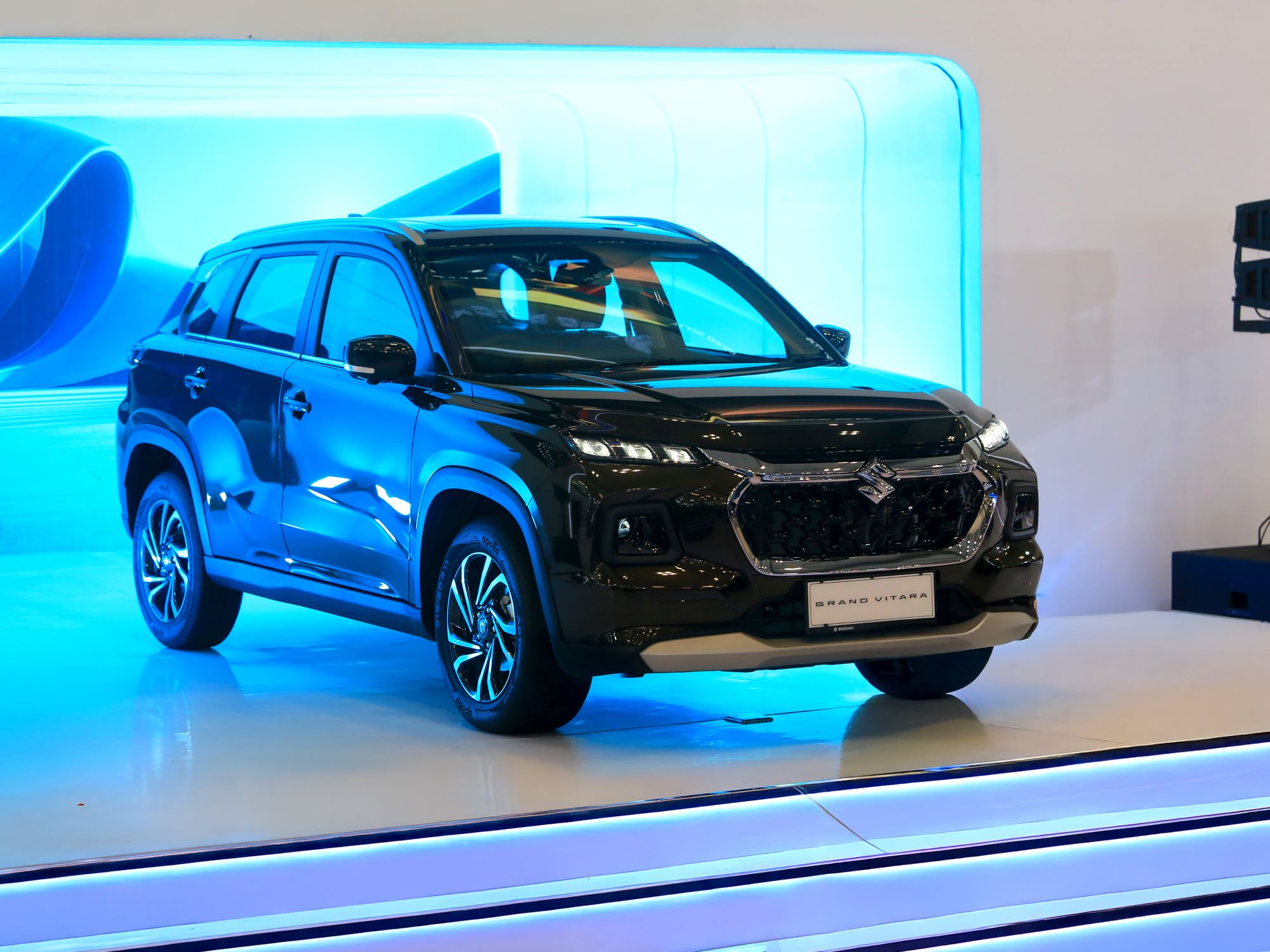 Suzuki Rilis Pembaruan Terbaru Grand Vitara di GJAW 2025, Simak Fitur dan Spesifikasinya
