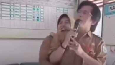 Viral Video Kepsek & Guru SD di Pandeglang Karaoke Saat Jam Belajar, Smart TV Bantuan Presiden