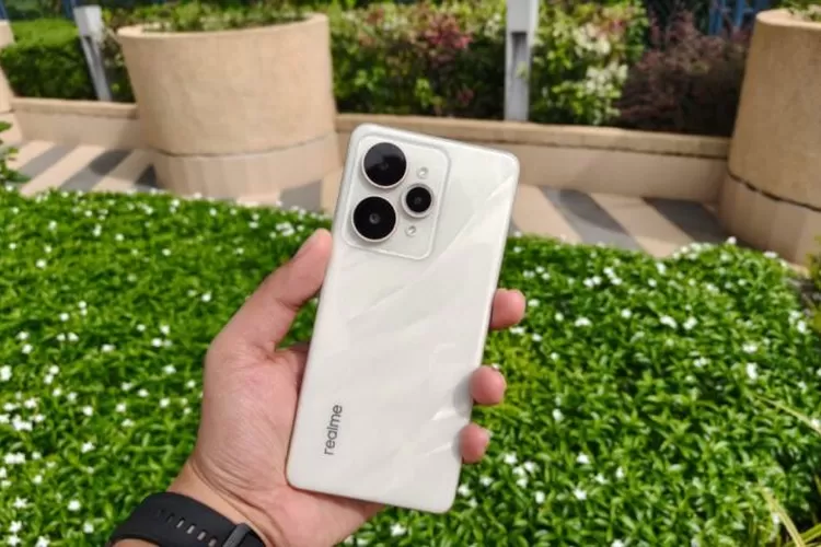 realme 15 5G Hadirkan Layar AMOLED Cerah 144 Hz, Benarkah Lebih Unggul di Kelasnya? realme 15 5G Hadirkan Layar AMOLED Cerah 144 Hz, Benarkah Lebih Unggul di Kelasnya?