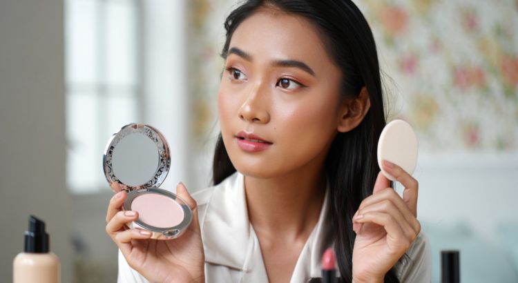 10 Bedak Two Way Cake Terbaik untuk Kulit Mulus Bebas Crack Sepanjang Hari