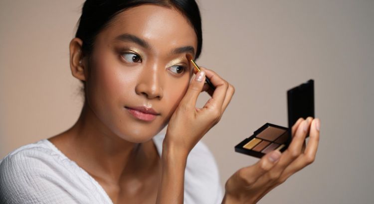 10 Palette Eyeshadow Multifungsi: Rekomendasi untuk Mata, Blush, dan Highlighter Sekaligus