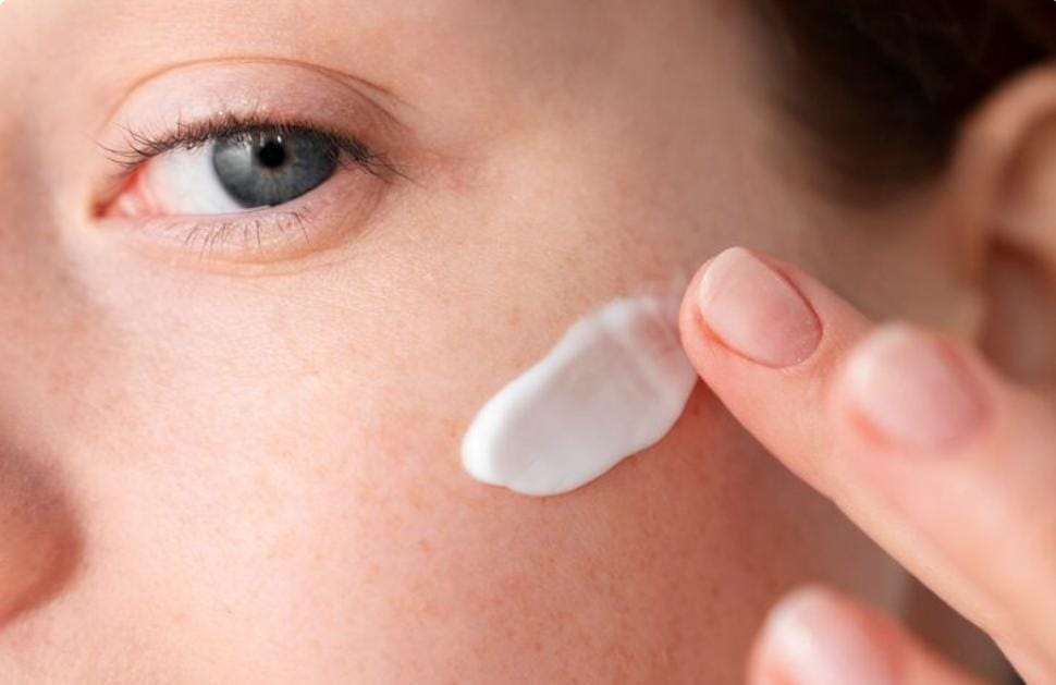 10 Sunscreen Terbaik untuk Mengatasi Kulit Kusam dan Wajah Lebih Cerah Secara Alami