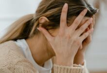 10 Tanda Seseorang Sedang Lelah Fisik dan Emosional yang Perlu Anda Ketahui